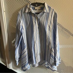 Jones New York Women’s Button down Collared Shirt Size Medium Blue/white VGUC